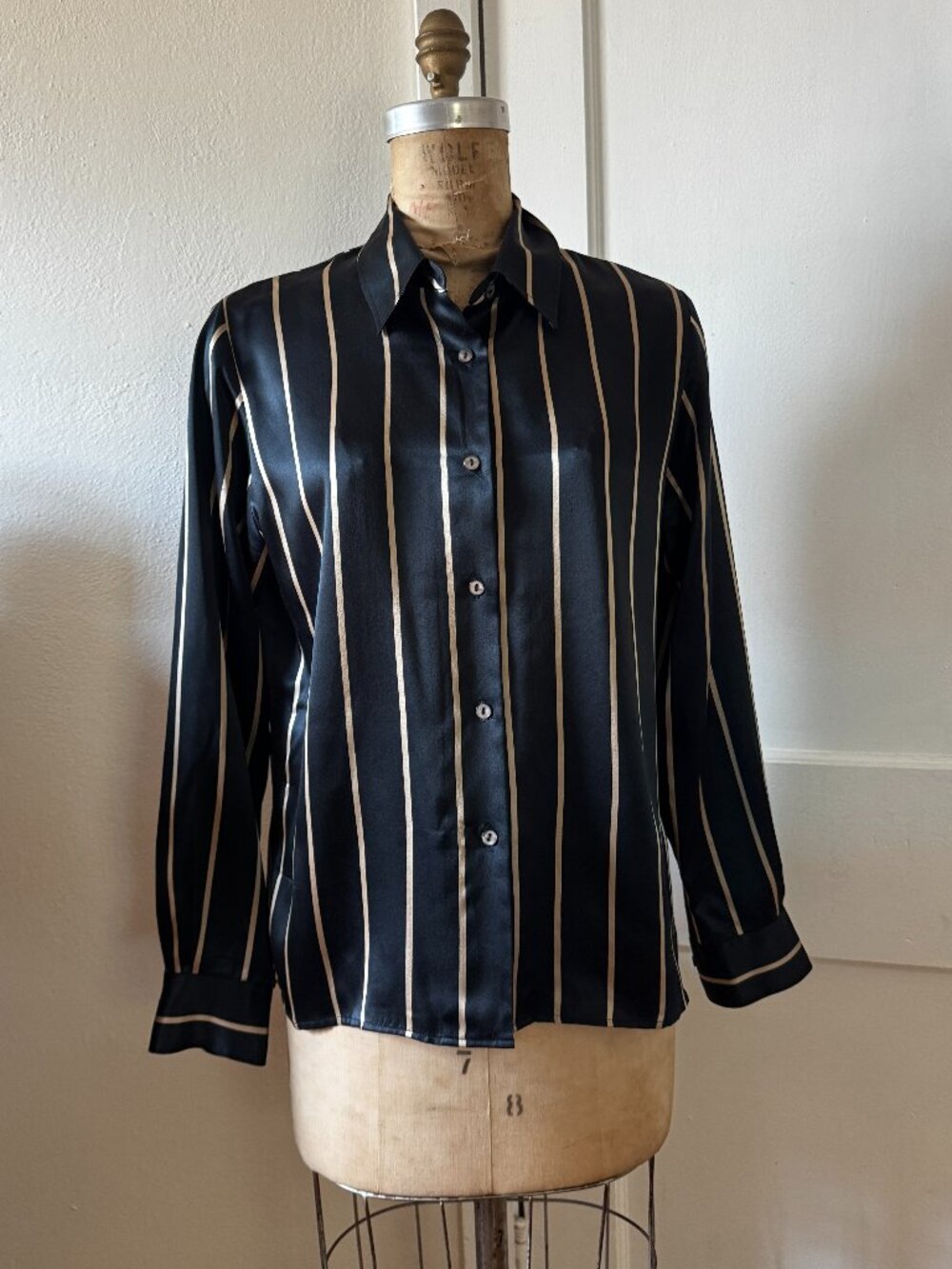 Vintage Folio SAKS FIFTH AVENUE 100% Silk Black and Gold Button Down Top - Sz 10
